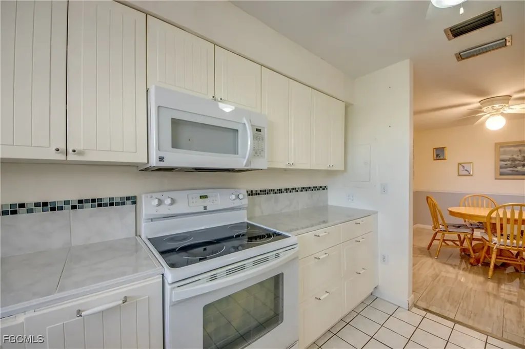 909 SE 46th Lane Cape Coral FL 33904