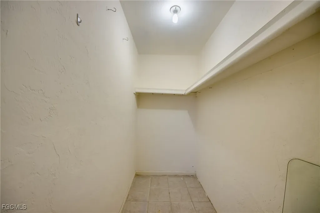 909 SE 46th Lane Cape Coral FL 33904