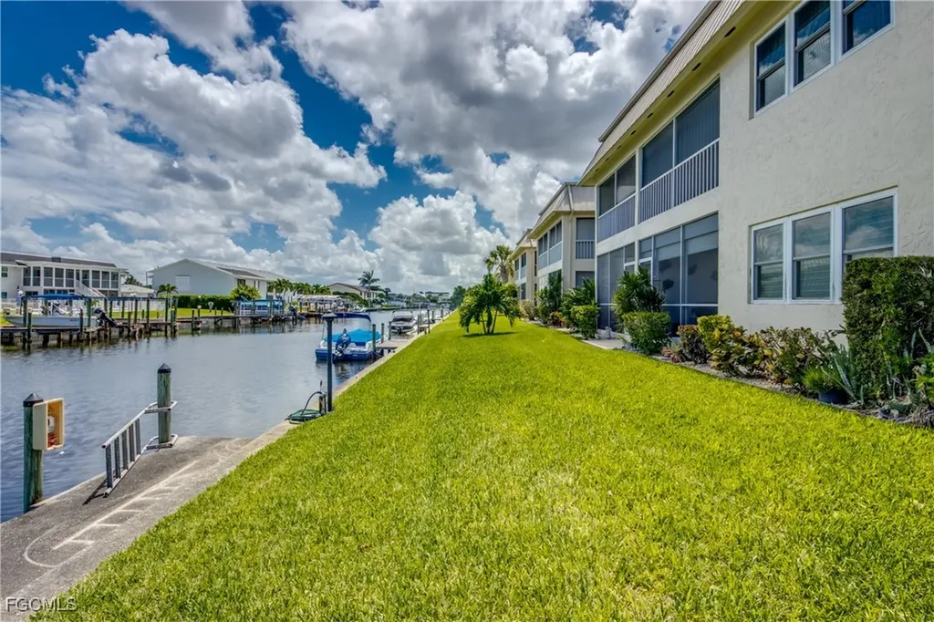 909 SE 46th Lane Cape Coral FL 33904