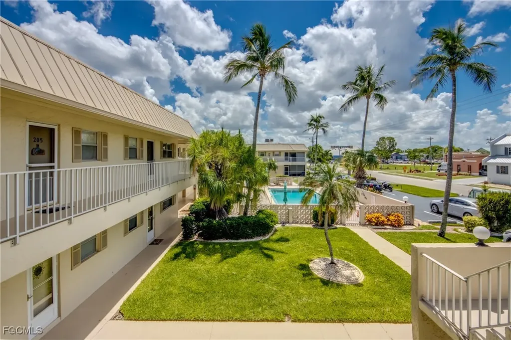909 SE 46th Lane Cape Coral FL 33904
