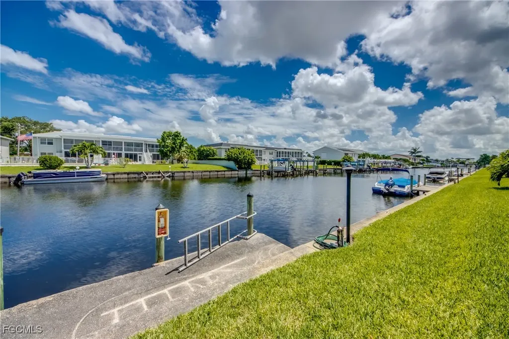 909 SE 46th Lane Cape Coral FL 33904