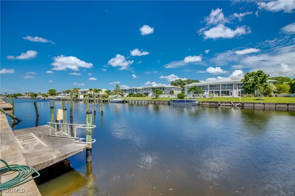 909 SE 46th Lane Cape Coral FL 33904
