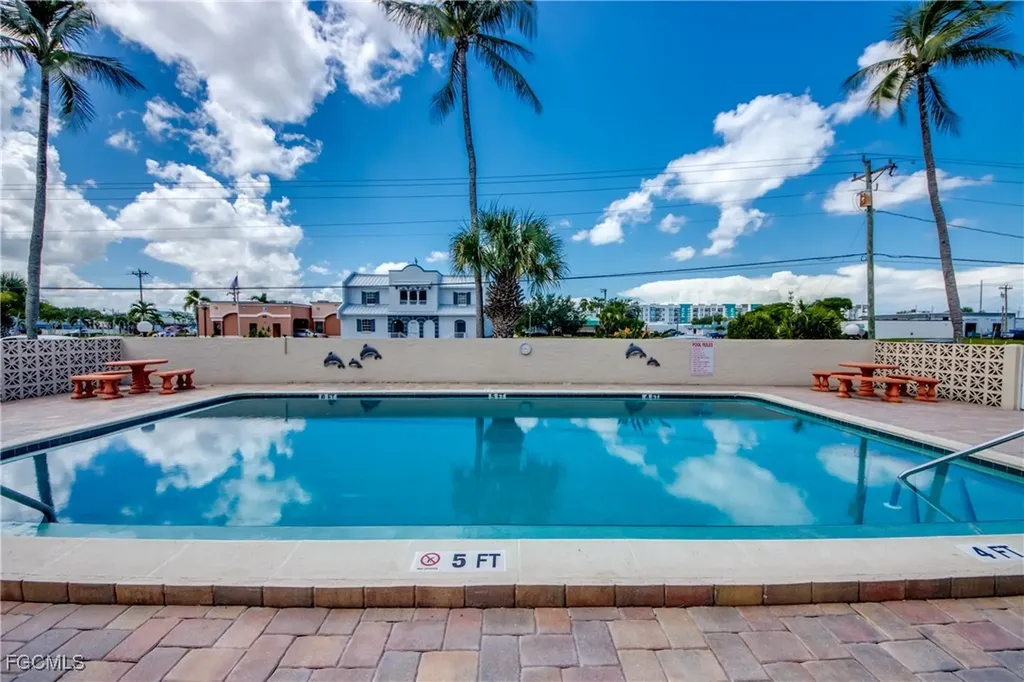 909 SE 46th Lane Cape Coral FL 33904