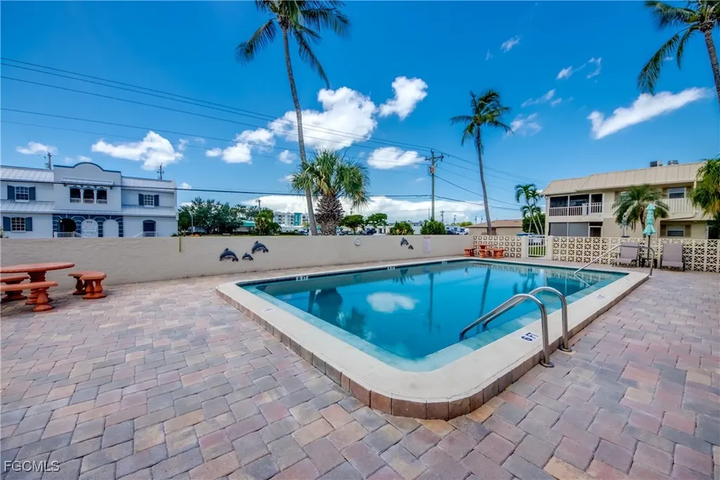 909 SE 46th Lane Cape Coral FL 33904
