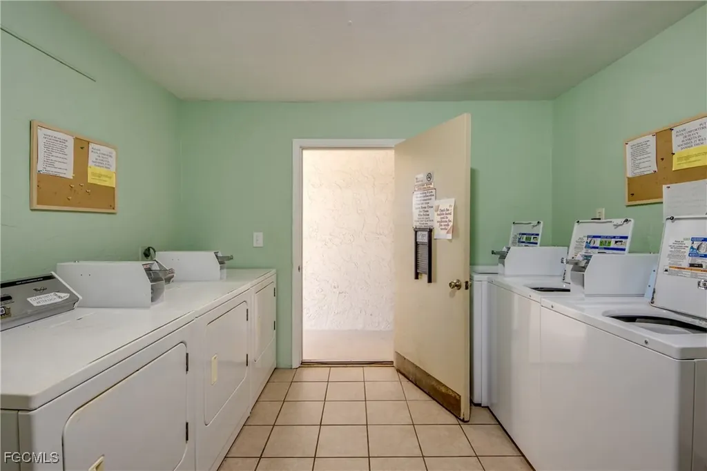 909 SE 46th Lane Cape Coral FL 33904