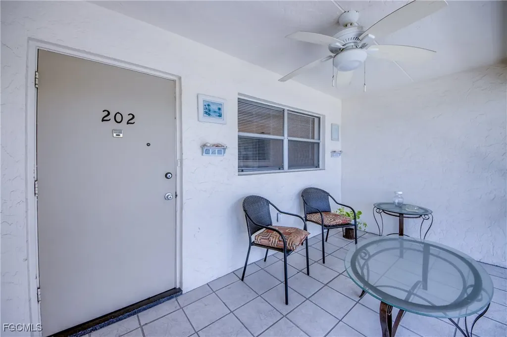 909 SE 46th Lane Cape Coral FL 33904