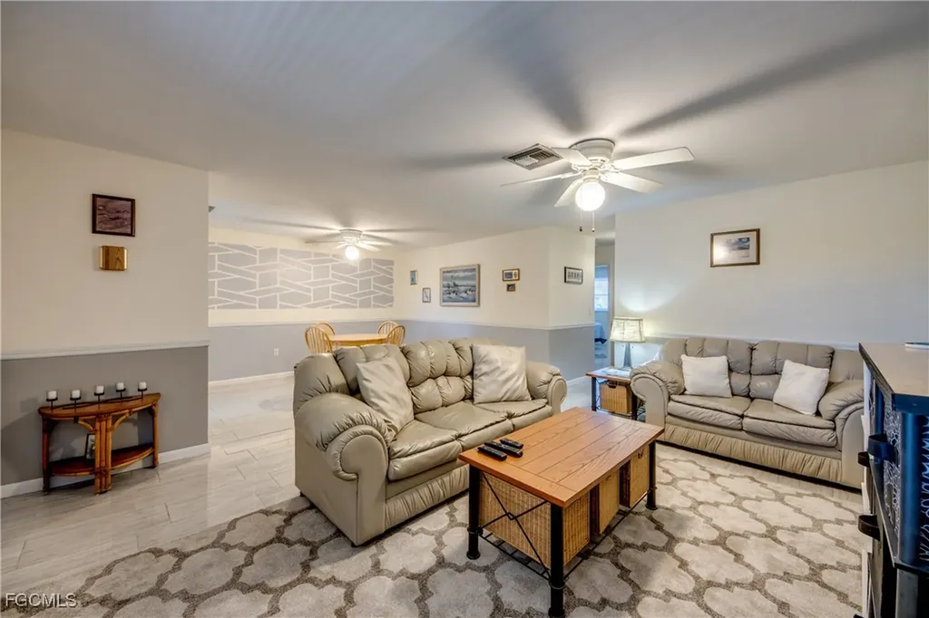 909 SE 46th Lane Cape Coral FL 33904