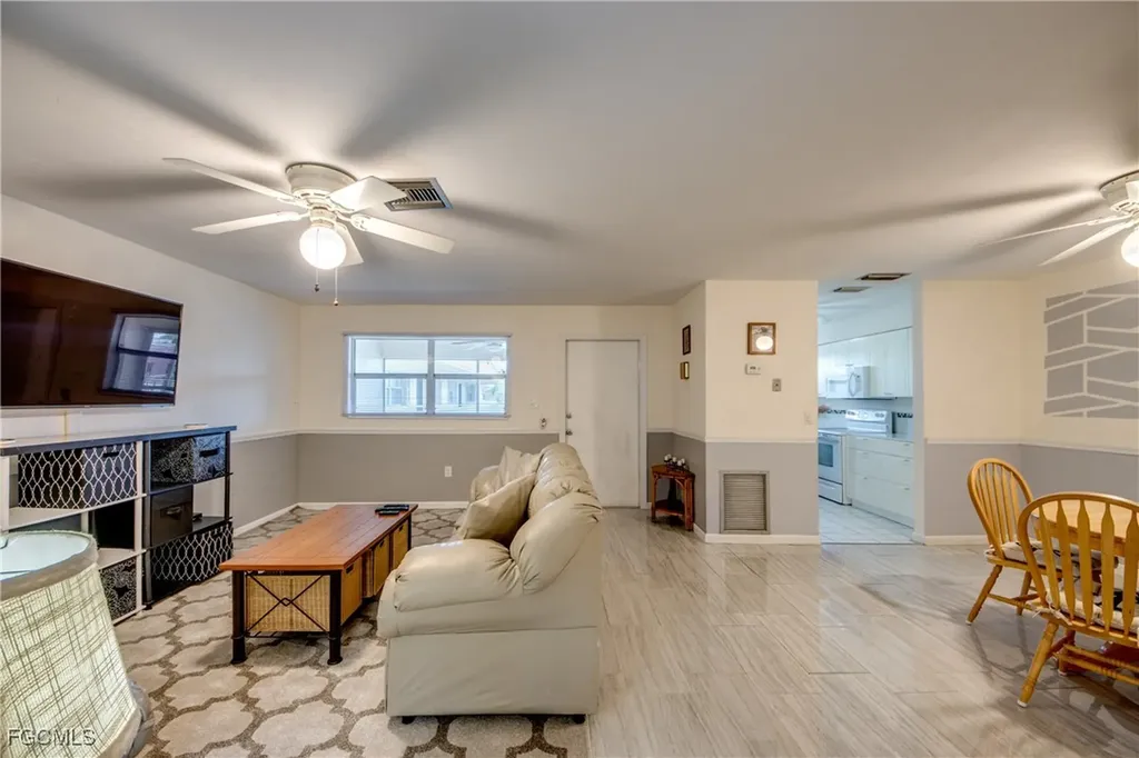 909 SE 46th Lane Cape Coral FL 33904