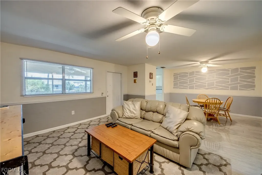 909 SE 46th Lane Cape Coral FL 33904