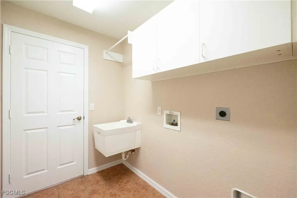 1305 SW 29th Street Cape Coral FL 33914
