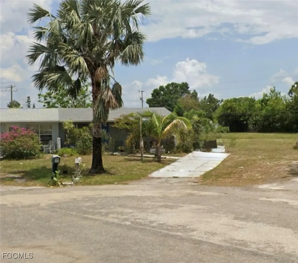 1100 Vineyard Place Lehigh Acres FL 33936