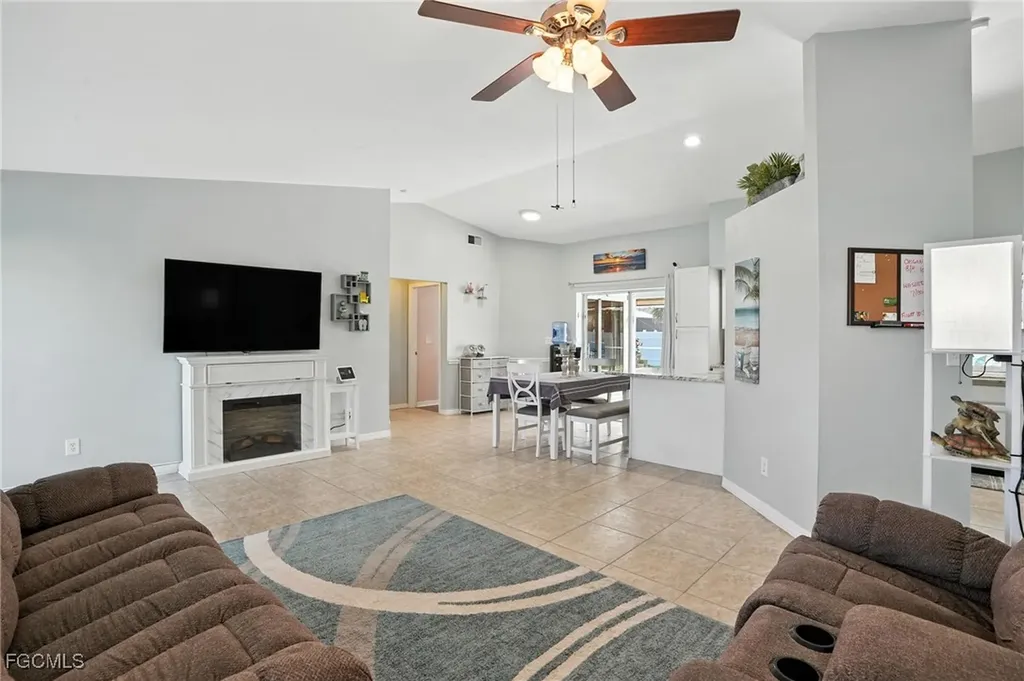 4213 SW 15th Avenue Cape Coral FL 33914