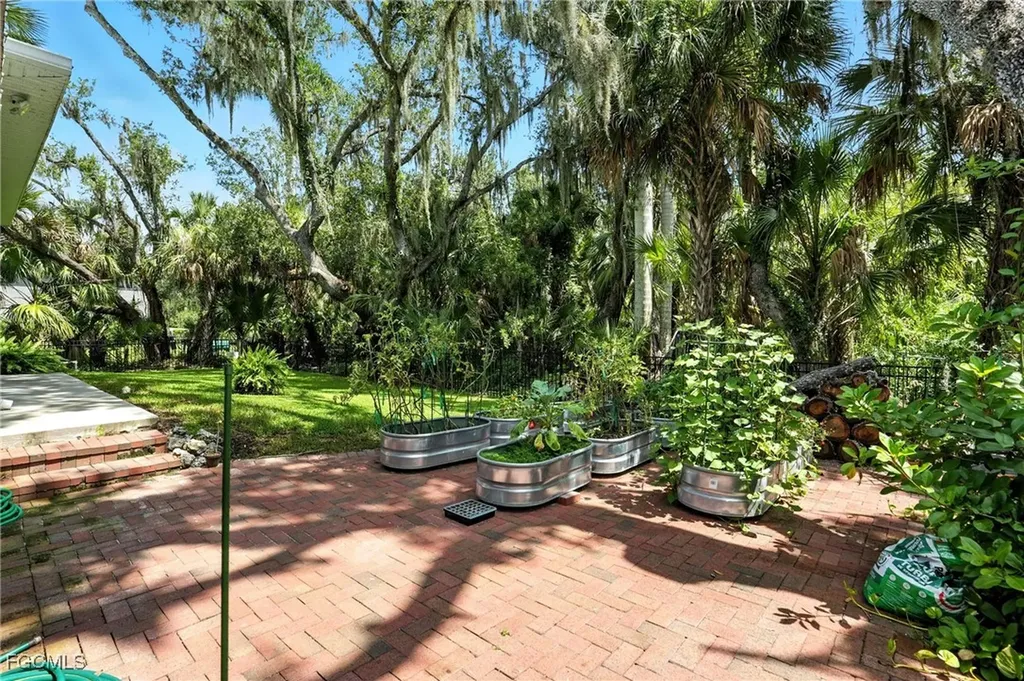 16461 Oakview Circle Alva FL 33920