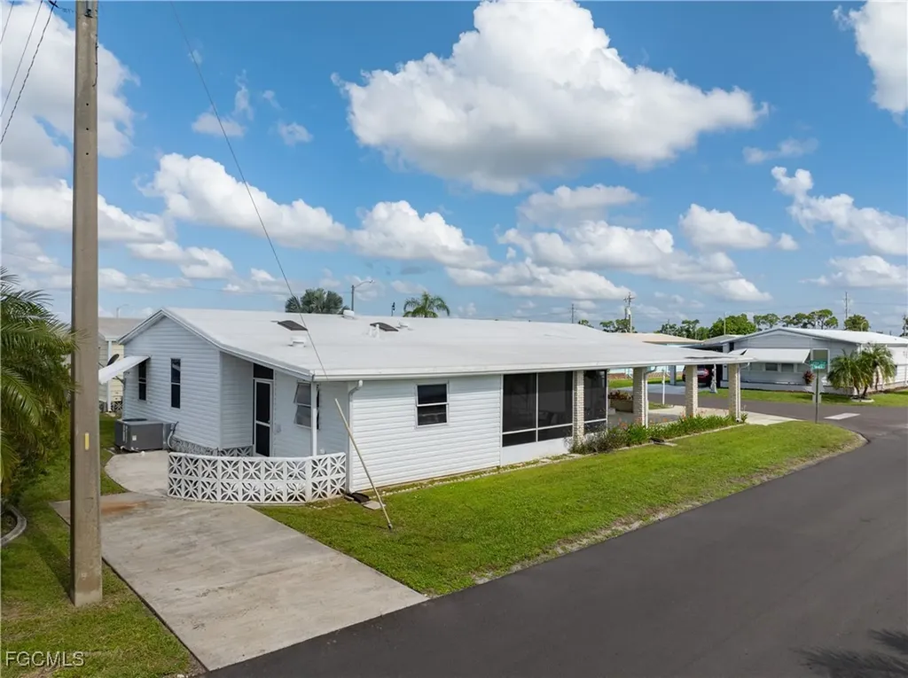 9231 Caloosa Drive North Fort Myers FL 33903