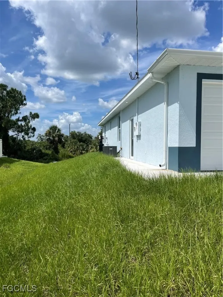 3308 2nd Street SW Lehigh Acres FL 33976