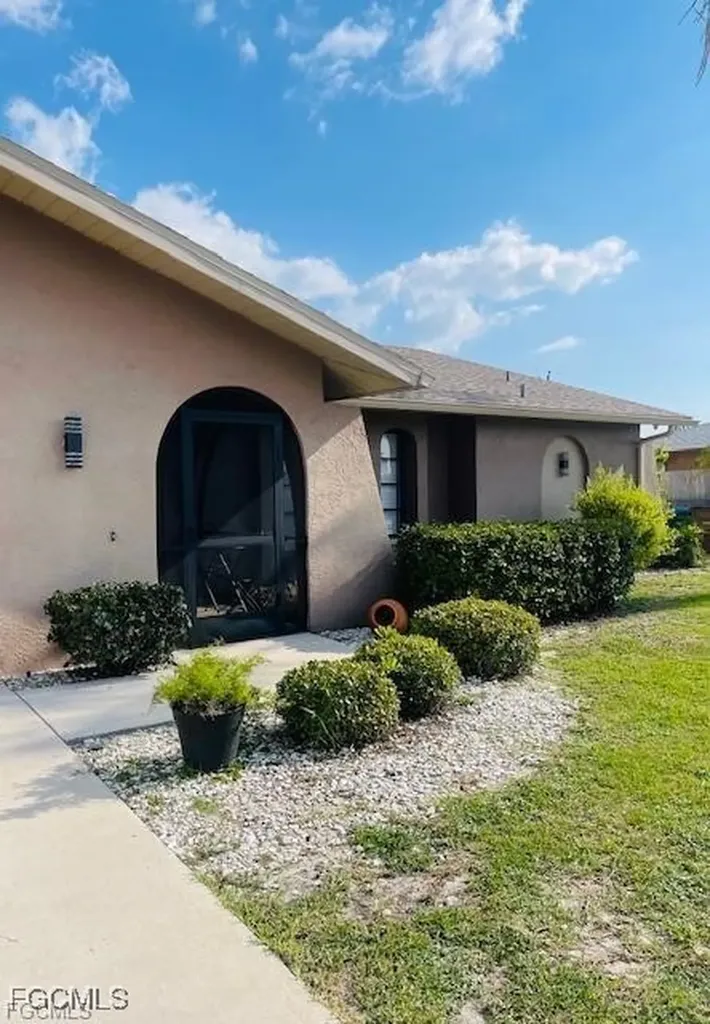 206 SW 33rd Street Cape Coral FL 33914
