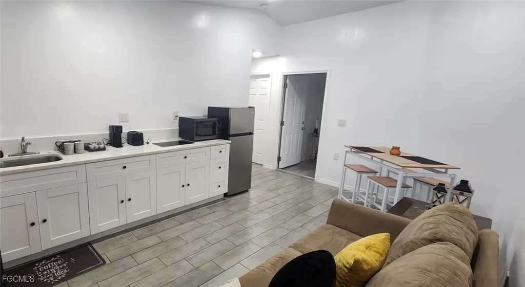 318 NW 14th Street Cape Coral FL 33993