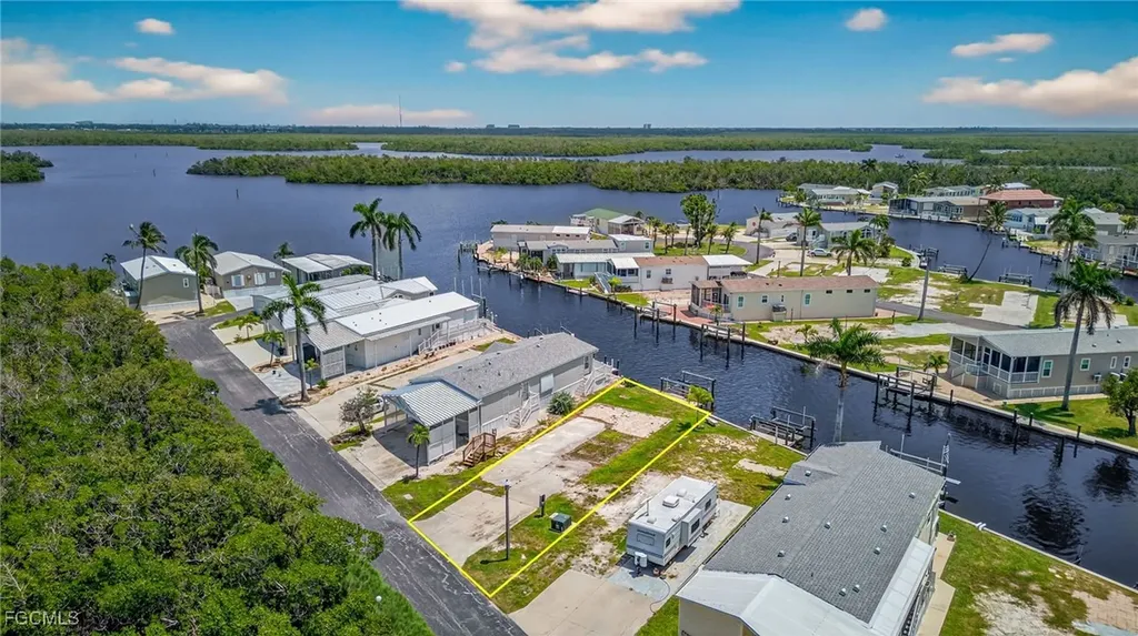 8 Galleon Way Fort Myers Beach FL 33931