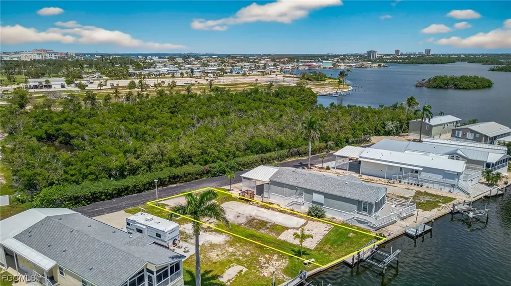 8 Galleon Way Fort Myers Beach FL 33931