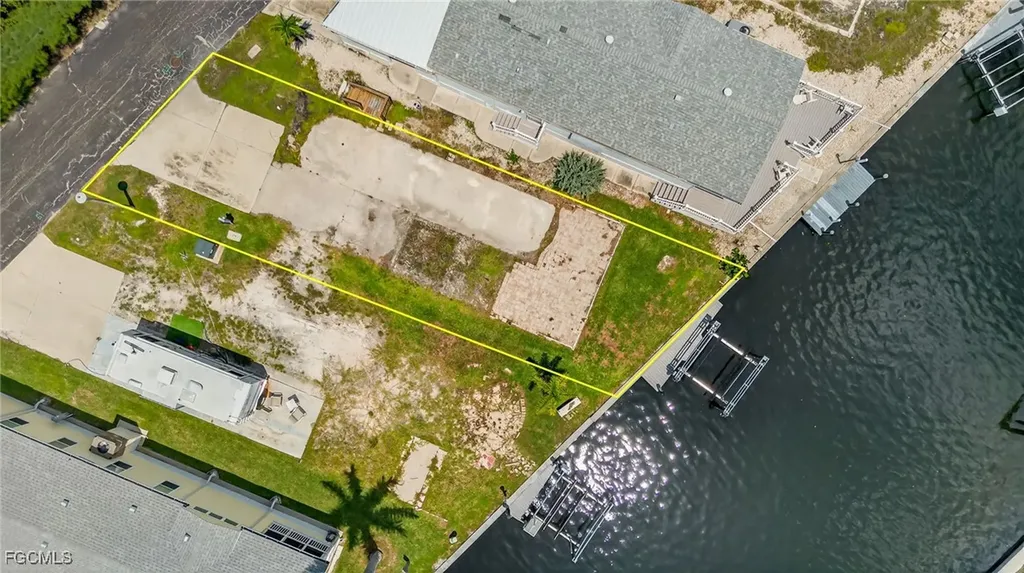 8 Galleon Way Fort Myers Beach FL 33931