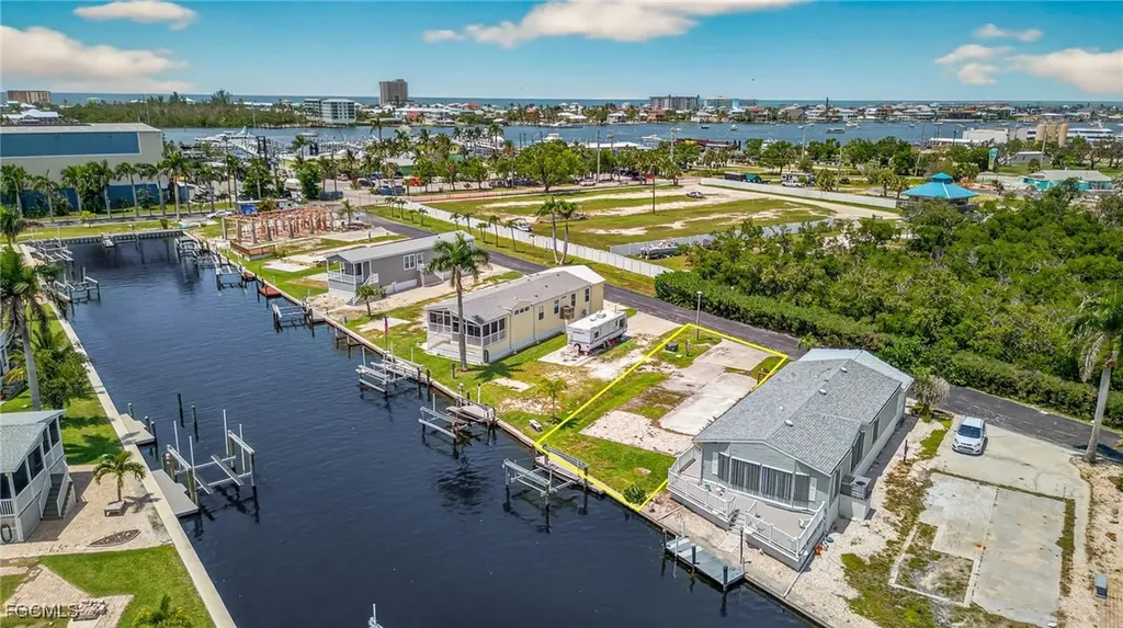 8 Galleon Way Fort Myers Beach FL 33931