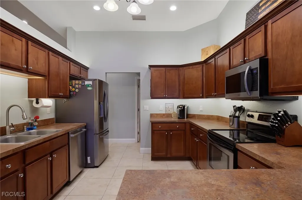 3321 SW 26th Place Cape Coral FL 33914