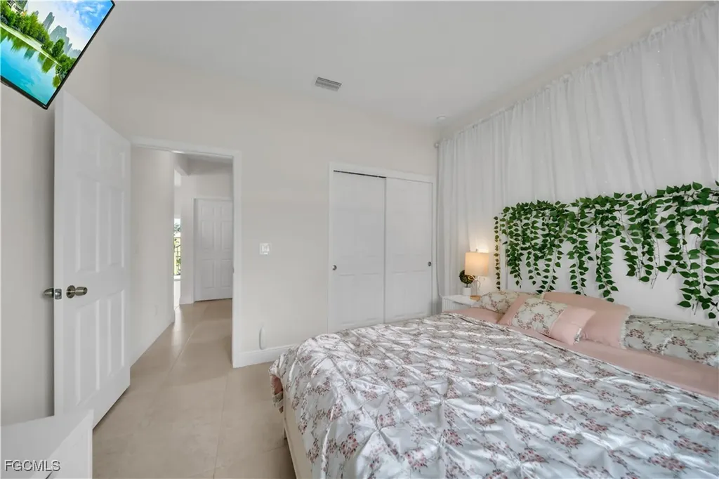 2520 Diplomat Parkway W Cape Coral FL 33993