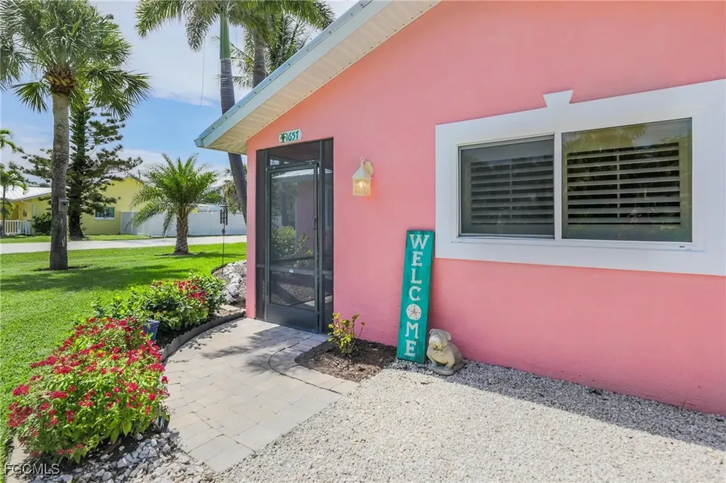 1657 Atlanta Plaza Drive Sanibel FL 33957
