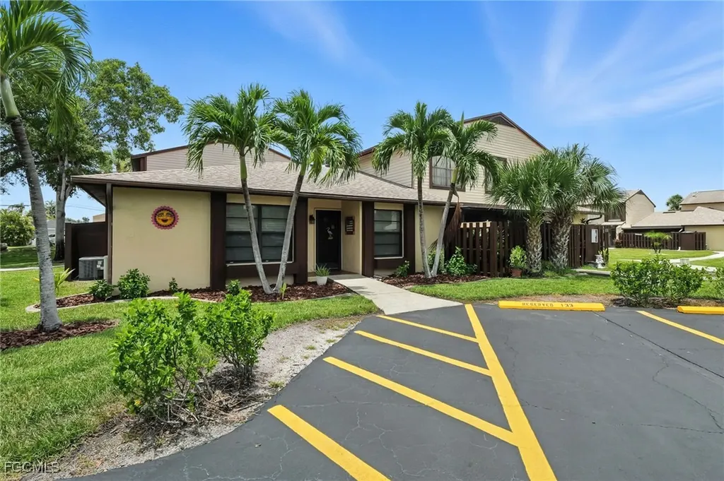711 SE 12th Avenue Cape Coral FL 33990