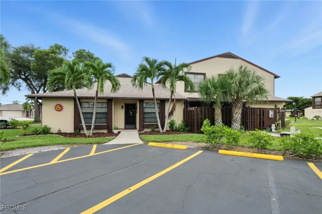 711 SE 12th Avenue Cape Coral FL 33990