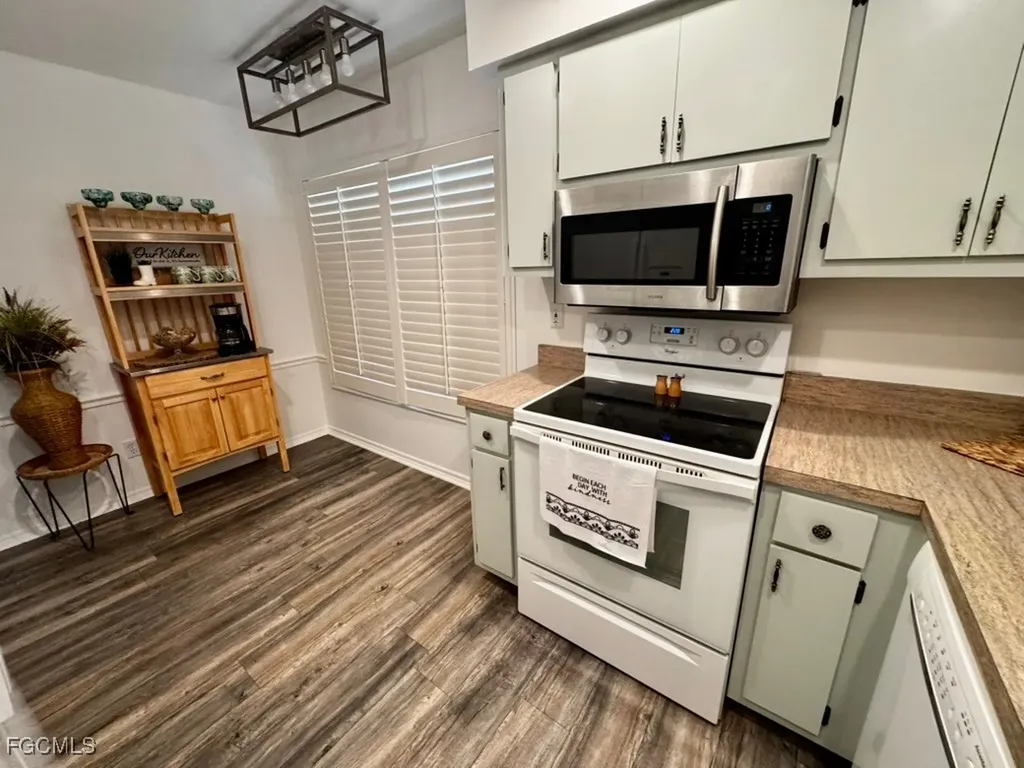 711 SE 12th Avenue Cape Coral FL 33990