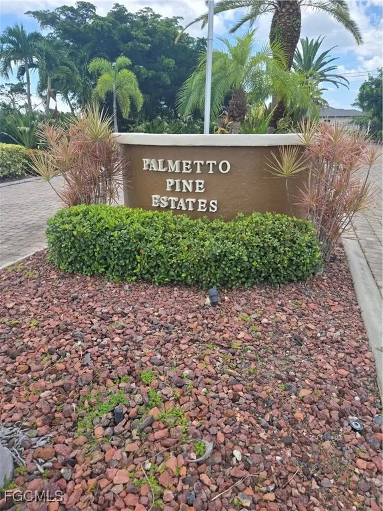 812 Palmetto Pointe Circle Cape Coral FL 33991