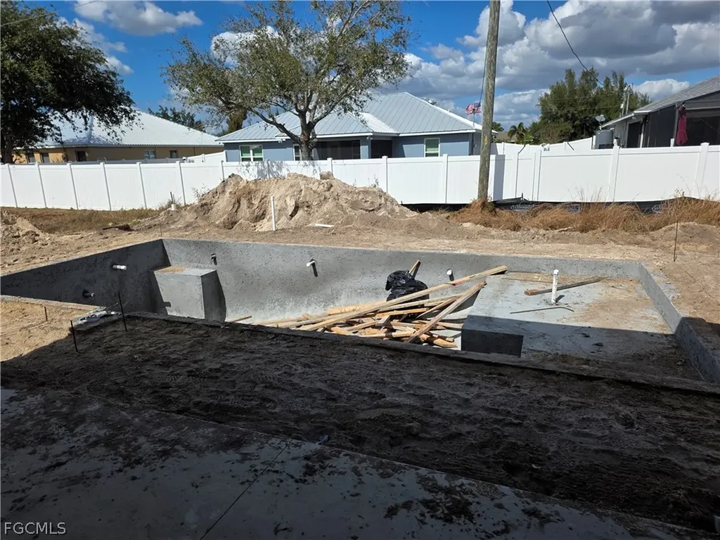 1815 SW 2nd Street Cape Coral FL 33991