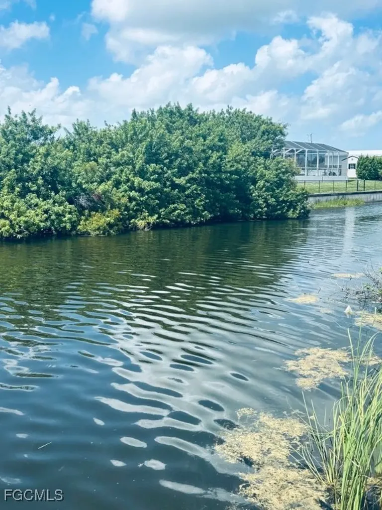 1410 SW 1st Street Cape Coral FL 33991