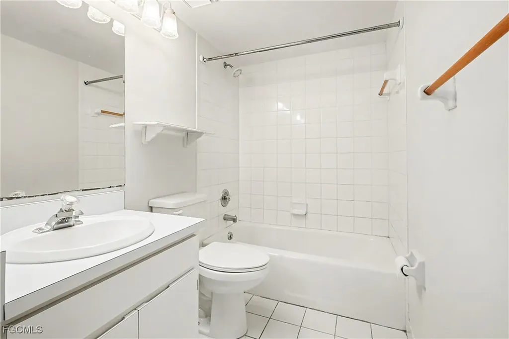 4528 SE 5th Place Cape Coral FL 33904