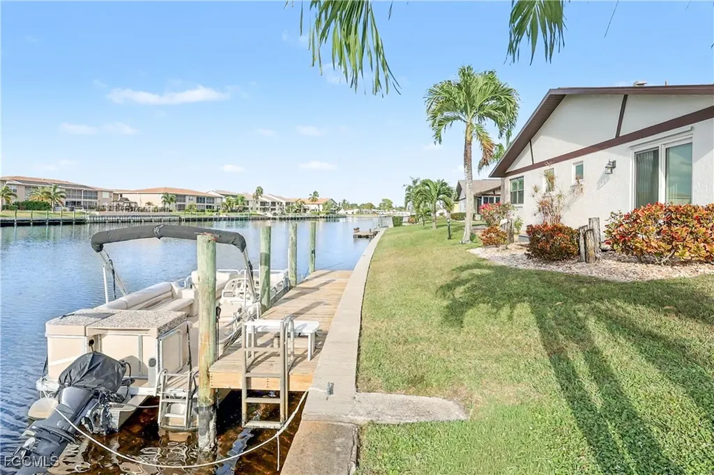 4528 SE 5th Place Cape Coral FL 33904