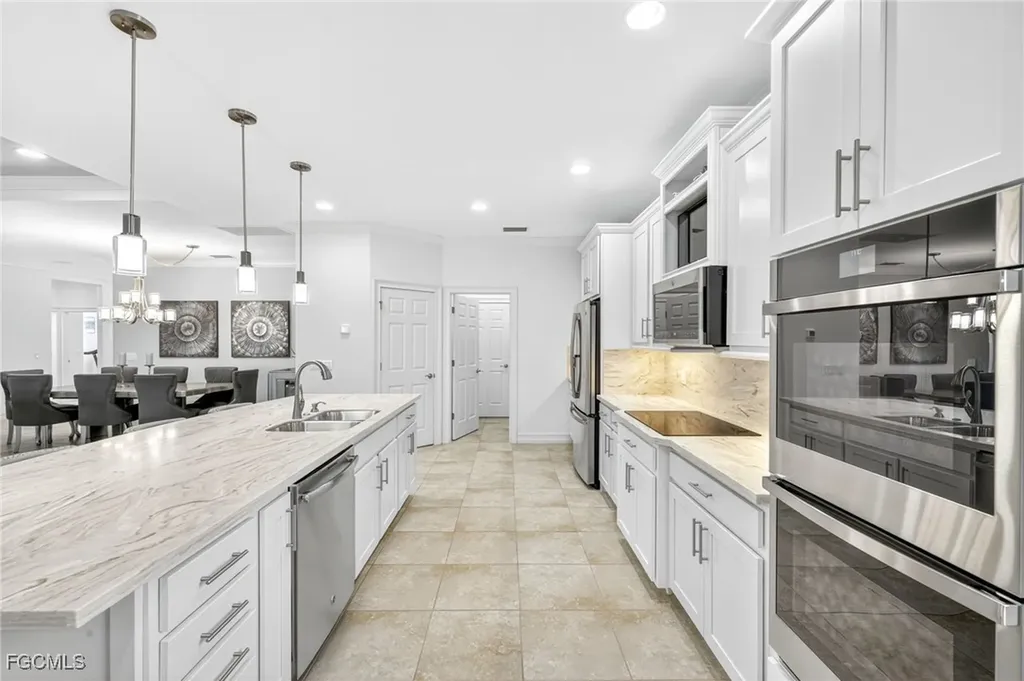 3090 Amadora Circle Cape Coral FL 33909