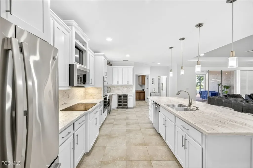 3090 Amadora Circle Cape Coral FL 33909