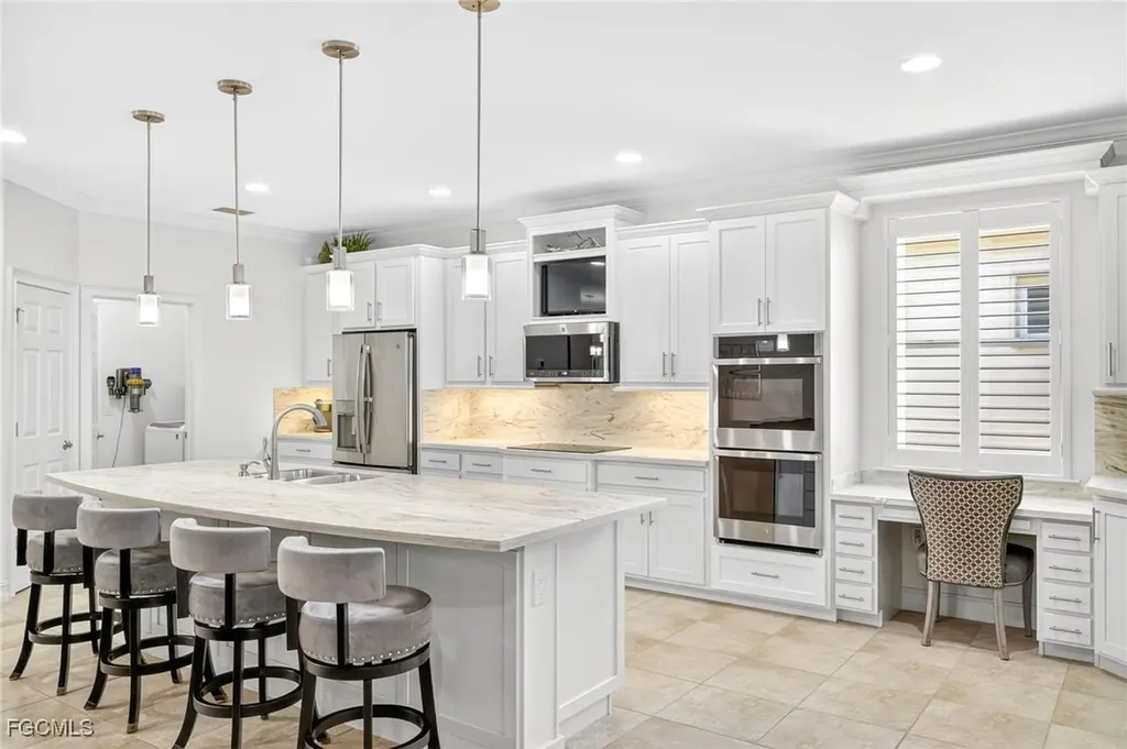 3090 Amadora Circle Cape Coral FL 33909