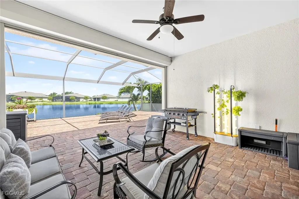 3090 Amadora Circle Cape Coral FL 33909