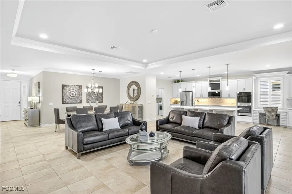 3090 Amadora Circle Cape Coral FL 33909