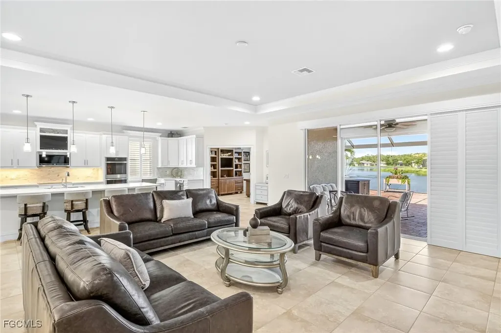 3090 Amadora Circle Cape Coral FL 33909