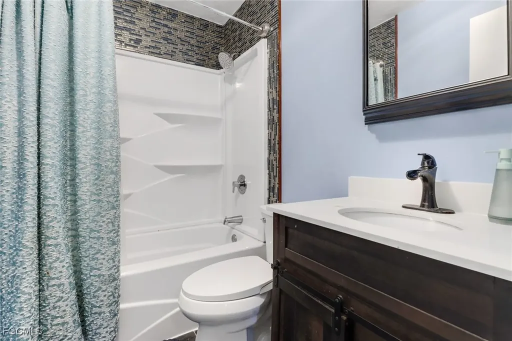 2303 NE 5th Street Cape Coral FL 33909