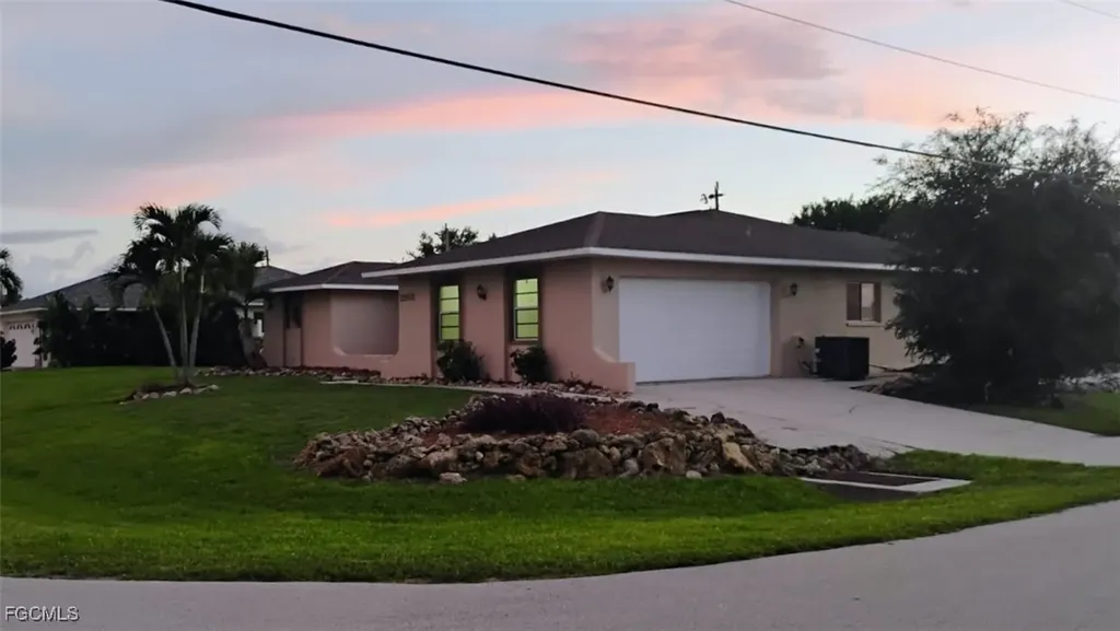 2202 SE 8th Place Cape Coral FL 33990