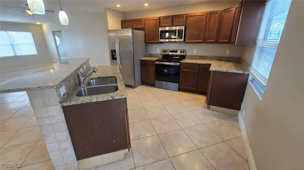 2202 SE 8th Place Cape Coral FL 33990