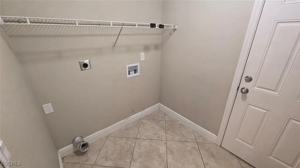 2202 SE 8th Place Cape Coral FL 33990