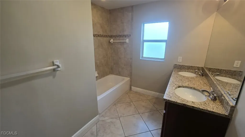 2202 SE 8th Place Cape Coral FL 33990