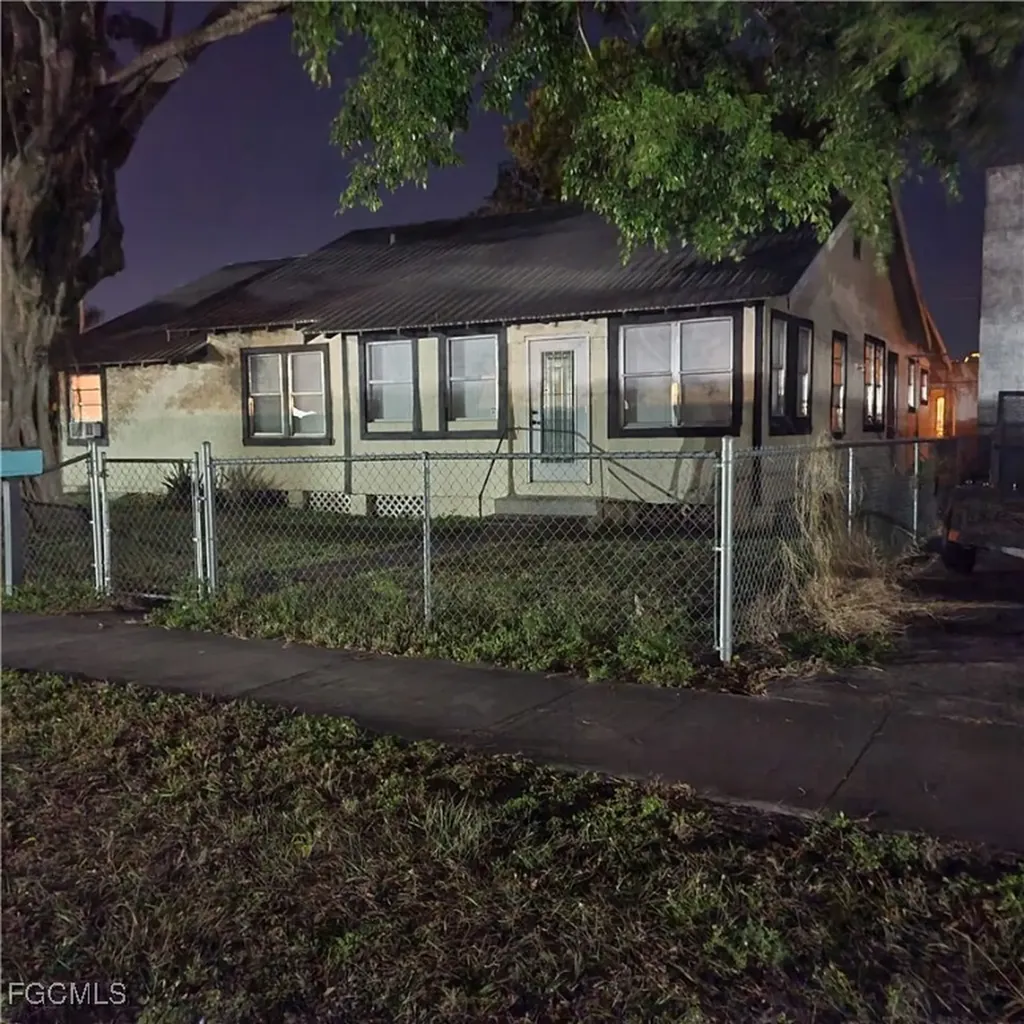 341 E El Paso Avenue Clewiston FL 33440