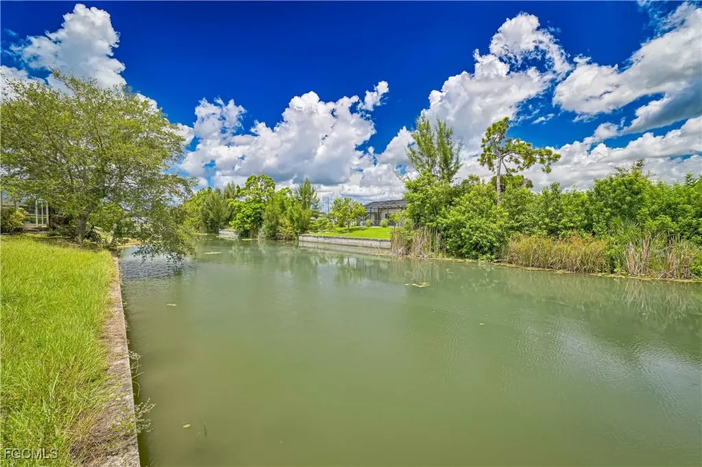 401 SE 14th Street Cape Coral FL 33990