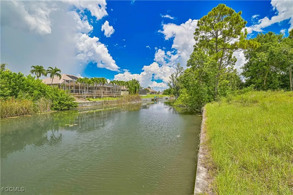 401 SE 14th Street Cape Coral FL 33990